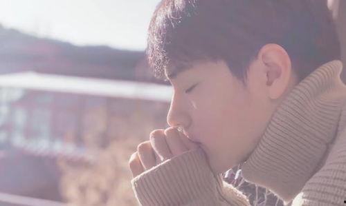 肖战吃瓜吃红薯图片,红薯瓜果两不误，甜蜜滋味尽享其中