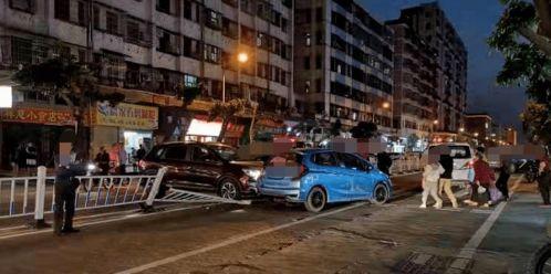 吃瓜自己撞护栏,吃瓜群众不慎撞上护栏，引发网友热议